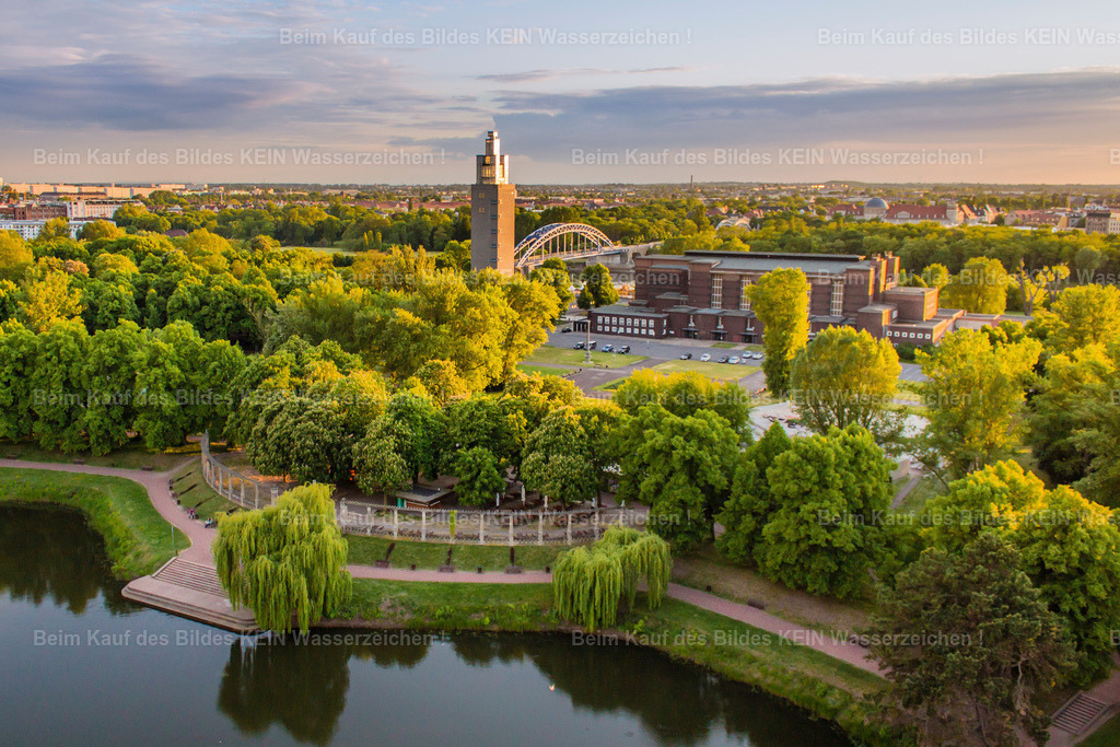 Luftbild Magdeburg Adolf-Mittag-See Blick Stadthalle abends-2211 | Adolf-Mittag See und Aussichtsturm Magdeburg - Realisiert mit Pictrs.com