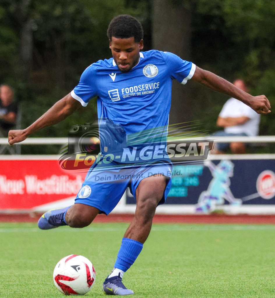 SV Löhne-Obernbeck - FC RW Kirchlengern | Auf dem Bild zu sehen: blau SV Löhne-Obernbeck: Ben Mackendy Philima Rolfsmeier SV Löhne-Obernbeck, FC RW Kirchlengern, Saison 26/27, Kreispokal - Realisiert mit Pictrs.com