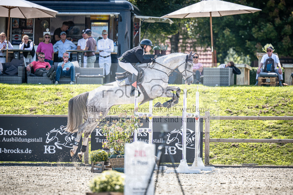 DOS_5839 | Entdecke hochwertige Reitturnierfotos von Foto Oger. Professionell, emotional und authentisch – jetzt Lieblingsmomente im Shop bestellen.Deutschlandweite Turnierfotografie. - Realisiert mit Pictrs.com