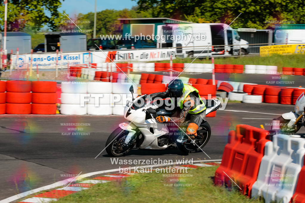 Moto-TeamOBK-21312 | Hier findet Ihr Bilder von Touristenfahrten auf der Nürburgring Nordschleife oder von anderen Veranstaltungen die ich besucht habe. Viel Spass beim Durch Schauen 