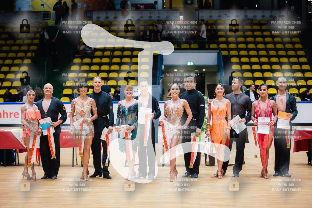 Hessen Tanzt WDSF Open Senior I Latin Siegerehrung-2025-05-17-2570 | Webshop for digital downloads and prints of dance sport, event & show photographer Julian Link - Realisiert mit Pictrs.com