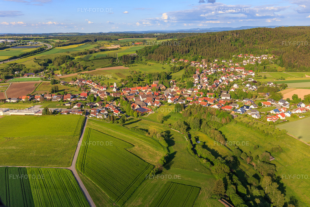 Ortsansicht von Westen | Luftbild: Ortsansicht von Westen im Ortsteil Renfrizhausen in Sulz im Bundesland Baden-Württemberg in Deutschland. Foto: IMG_114760.jpg vom 31.05.2019 durch Werner Riehm/FLY-FOTO.de - Realisiert mit Pictrs.com