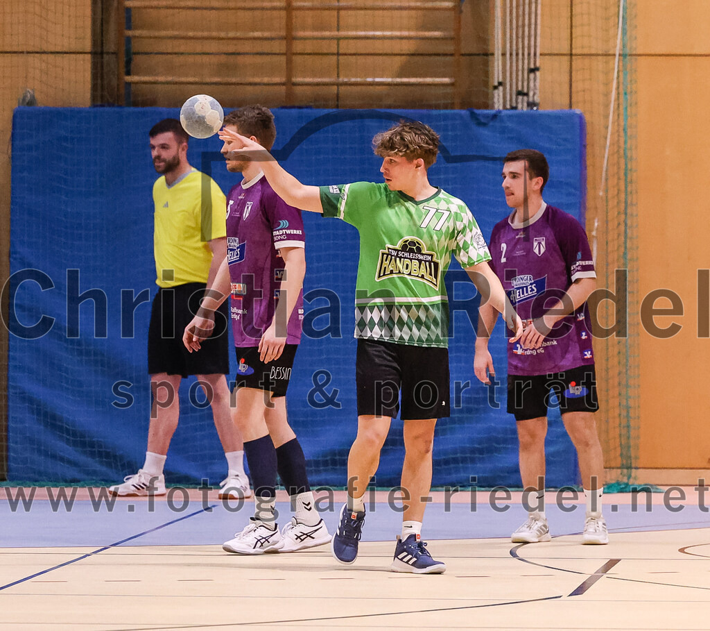 2025-03-15_006_SpVgg_Altenerding_gegen_TSV_Schleissheim | Erding, Deutschland, 15.03.2025:Handball, Bezirksoberliga Männer 2024 / 2025, 18. Spieltag, SpVgg Altenerding gegen TSV Schleißheim, Endergebnis: 32:27Luis Aigner (TSV Schleissheim, #77), Joseph Wyhnalek (SpVgg Altenerding, #2)Foto: Christian Riedel / fotografie-riedel.net