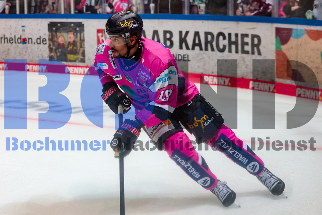 SES_ISEDRE20251010-46 | bond - Realisiert mit Pictrs.com