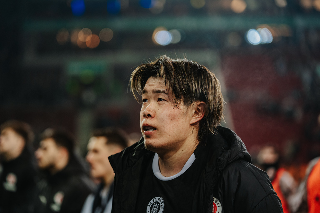 FCS01741 | Der offizielle Shop für FC St. Pauli Fotos. Wähle aus Spielszenen & Fanmomenten dein FCSP Wunschformat. Wir liefern Millerntor-Atmosphäre.