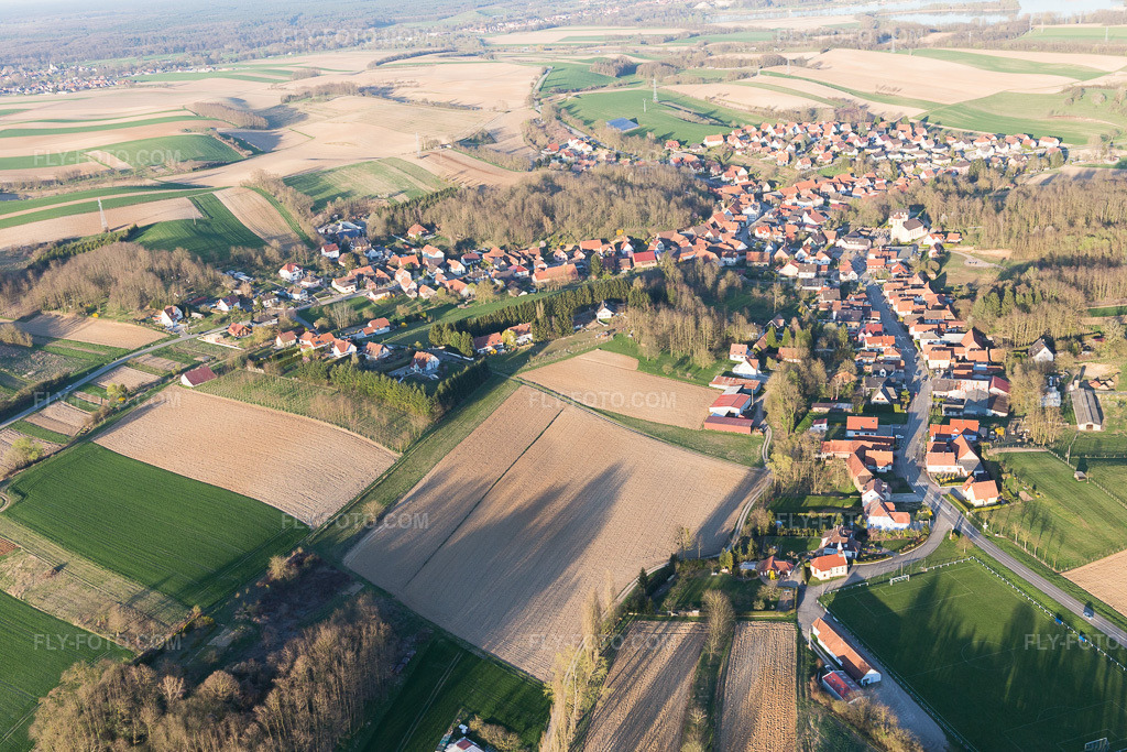 Aerial view: View of the town in Neewiller-près-Lauterbourg in the state Bas-Rhin, France.Photo: IMG_097858.jpg taken on 03/27/2017 by Werner Riehm/FLY-FOTO.comResolution of the original: 5273 x 3515 px