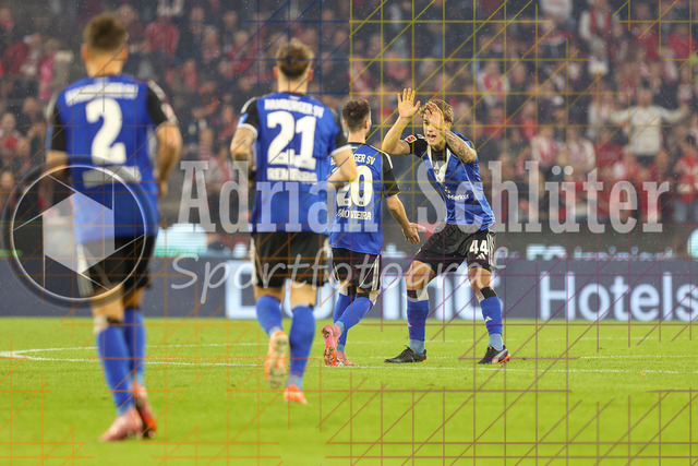 1. FC Köln vs Hamburger SV - 1. Bundesliga  | Köln, Deutschland, 02.11.25:   Fabio Vieira (Hamburger SV) Torjubel, jubelt nach seinem Treffer zum vermeintlichen 2:1 welches vom VAR zurückgenommen wurdewaehrend des Spiels der Bundesliga zwischen  1. FC Köln vs Hamburger SV in der RheinEnergieStadion(Foto von Brauer-Fotoagentur / Adrian Schlueter)