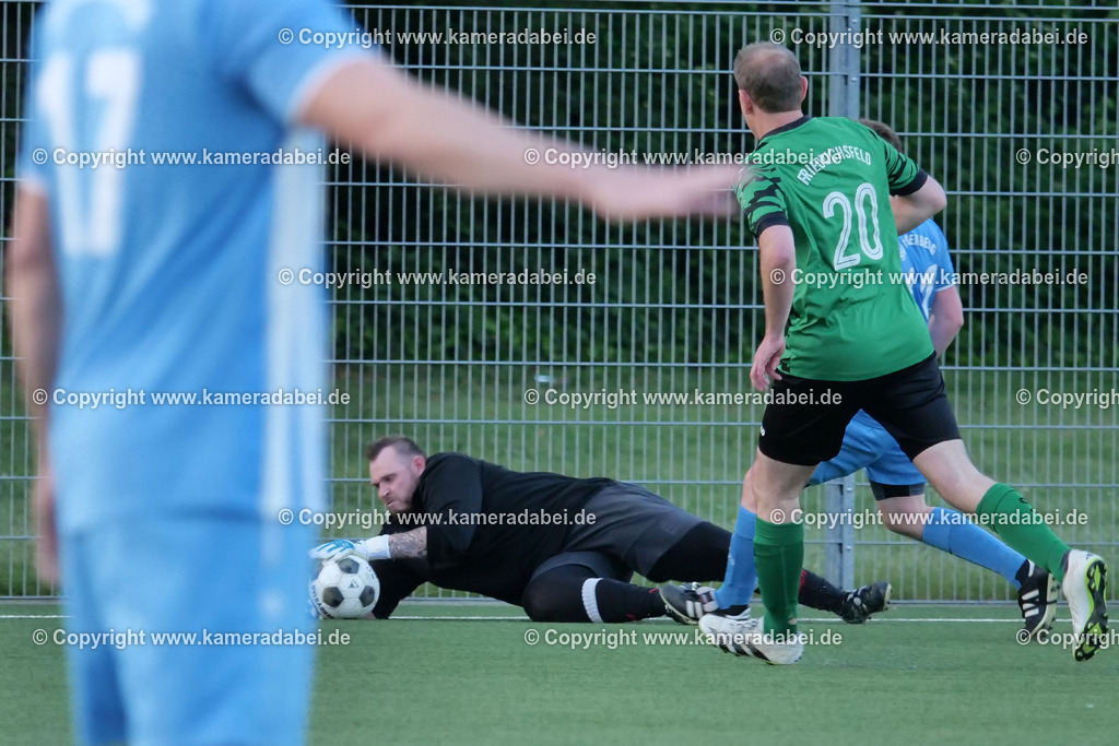 Fußball Kreispokal 25/26 Ü 32 : Spiel um Platz 3 : SV 08/29 Friedrichsfeld - SV Ringenberg AH  2 : 1 | Fußball Kreispokal 25/26 Ü 32 : Spiel um Platz 3 : SV 08/29 Friedrichsfeld - SV Ringenberg AH  2 : 1Spielort : Voerde Friedrichsfeld - Realisiert mit Pictrs.com