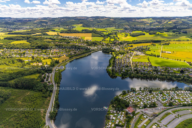 Sundern240708875 | Luftbild, Sorpesee Vorbecken und bewaldeter Uferbereich, Campingplatz Campen am Damm, Blick ins Sauerland, Fernsicht und blauer Himmel mit Wolken, Amecke, Sundern, Sauerland, Nordrhein-Westfalen, Deutschland