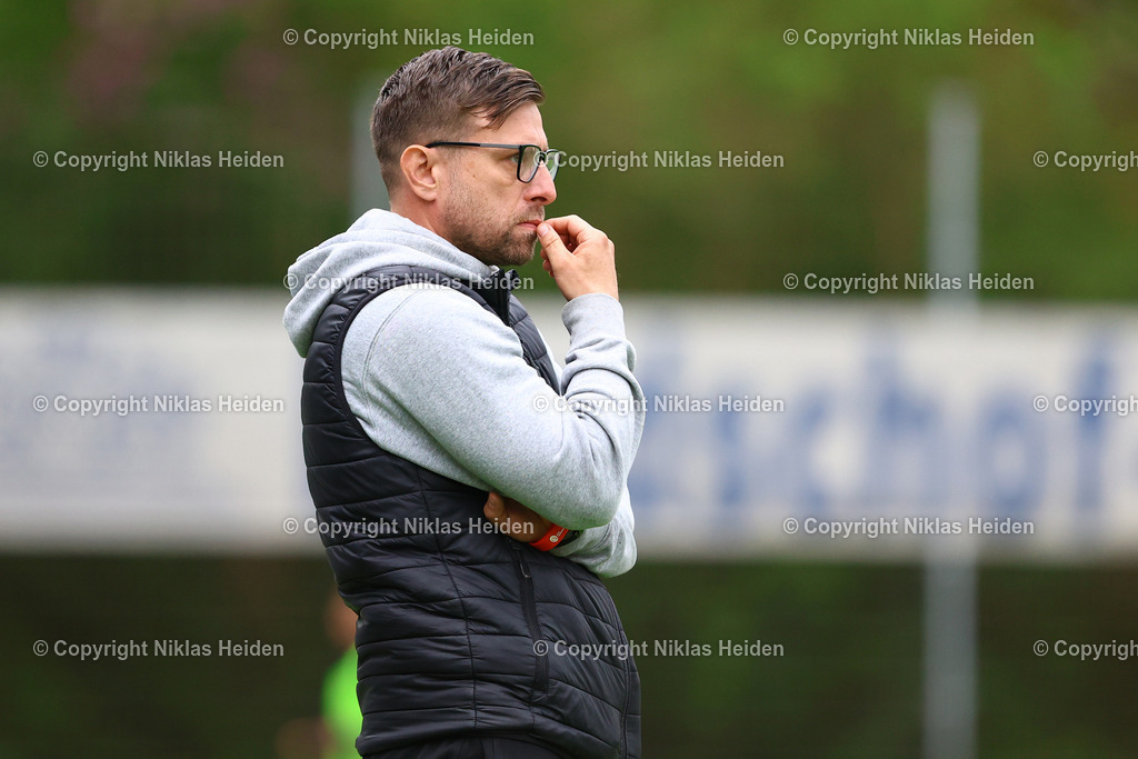 NH_EimsbüttelerTVU17_ViktoriaBerlinU17_DFBNachwuchsliga_19042026 | Alexander Kurzynski (Trainer, FC Viktoria 1889 Berlin U17)Fußball I Herren I U17 DFB-Nachwuchsliga Hauptrunde Liga B, Gruppe B I Saison 2025-2026 I 10. Spieltag I Eimsbütteler TV U17 - FC Viktoria 1889 Berlin U17 I 19.04..2026 I Sportzentrum Hoheluft