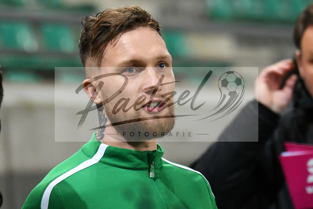 20200214_SCPFWK_0004 | Fussball, Herren: Jan Loehmannsroeben (SC Preussen Muenster) schaut waehrend des Spiels der 3. Liga zwischen SC Preussen Muenster und FC Wuerzburger Kickers im Preussenstadion am 14.02.2020 in Muenster, Deutschland.DFB / DFL REGULATIONS PROHIBIT ANY USE OF PHOTOGRAPHS AS IMAGE SEQUENCES AND/OR QUASI-VIDEO. - Realisiert mit Pictrs.com