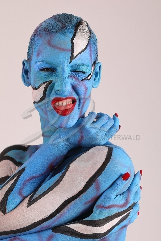 Bodypainting-LIGHTBLUE_0416b | #007 | Modell: Karo | Foto: Andreas Meier - Realisiert mit Pictrs.com
