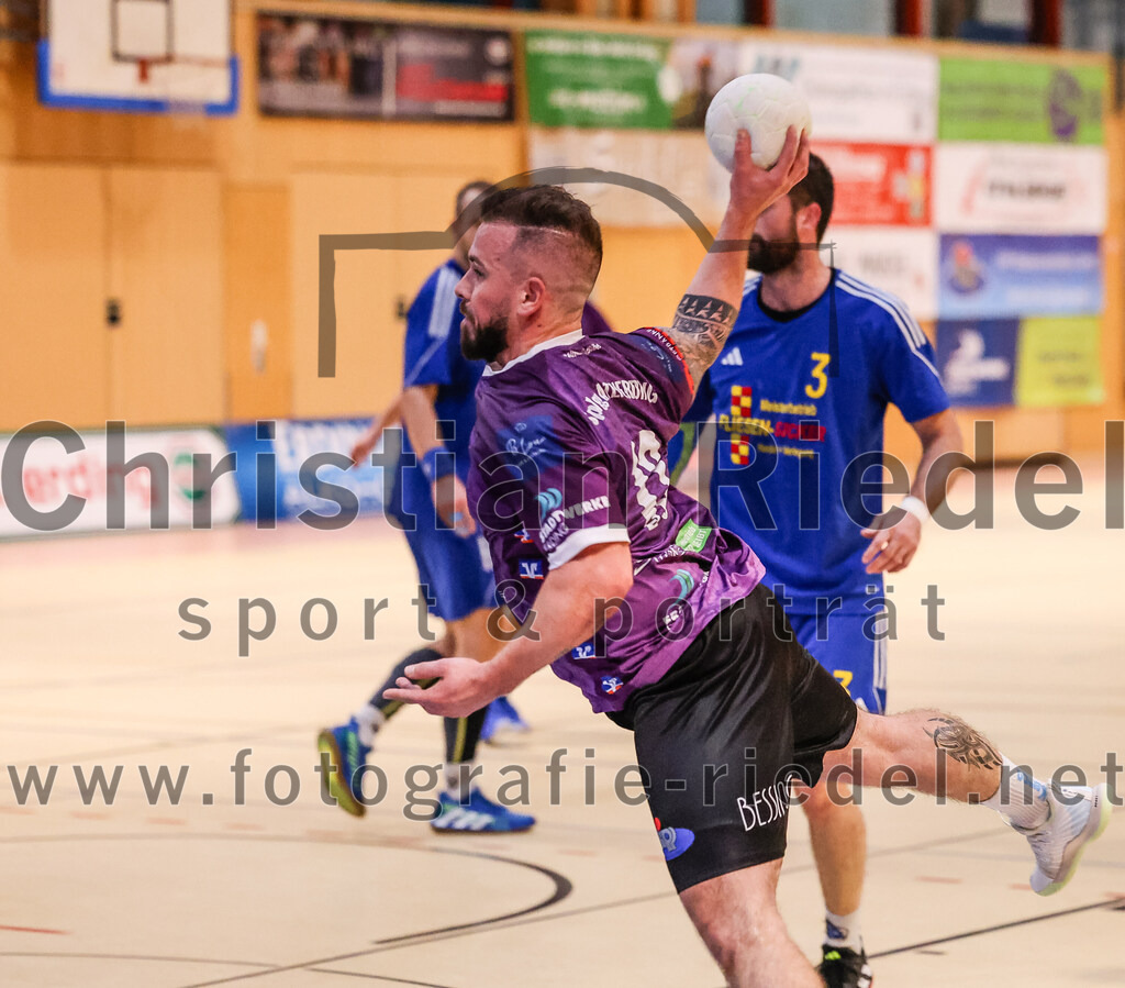 2024-10-13_079_SpVgg_Altenerding_gegen_SSG_Metten | Erding, Deutschland, 13.10.2024:Handball, Bezirksoberliga Männer 2024 / 2025, 4. Spieltag, SpVgg Altenerding gegen SSG Metten, Endergebnis: 40:22Sebastian Forster (SpVgg Altenerding, #13)Foto: Christian Riedel / fotografie-riedel.net