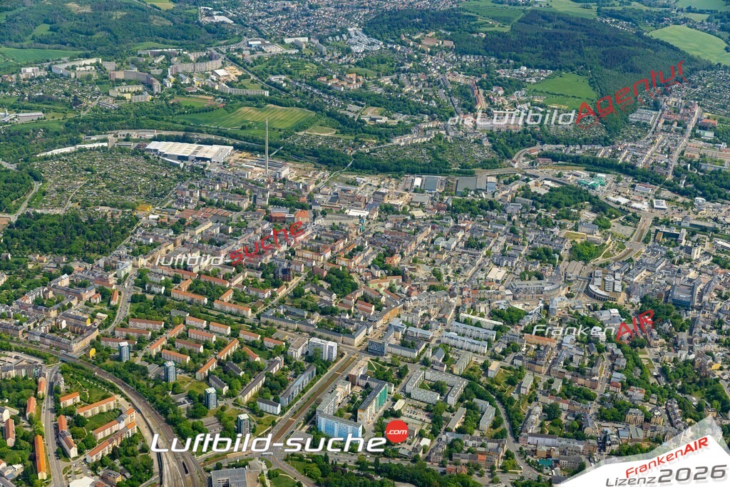 Das Luftbild der Stadt Plauen wurde 2022 vom Flugzeug heraus erstellt (keine Drohnen-Aufnahmen) Aufnahmehöhe ca.450 Meter- hohe Bildauflösung und Druck-Qualität. Garantiert!