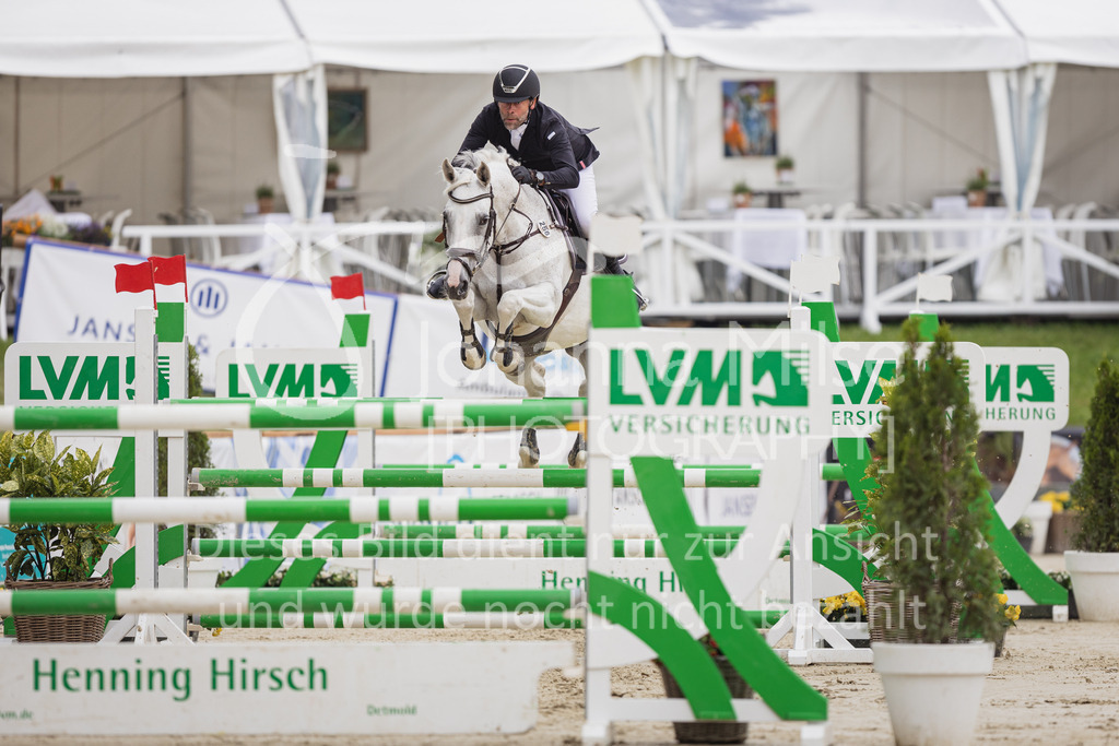 230730_BHO_M2-Spr_1-437 | Deine schönsten Turniermomente als professionelle Fotos! Entdecke hochwertige Pferdesport-Fotografie im Online-Shop. Jetzt Fotos finden & bestellen!