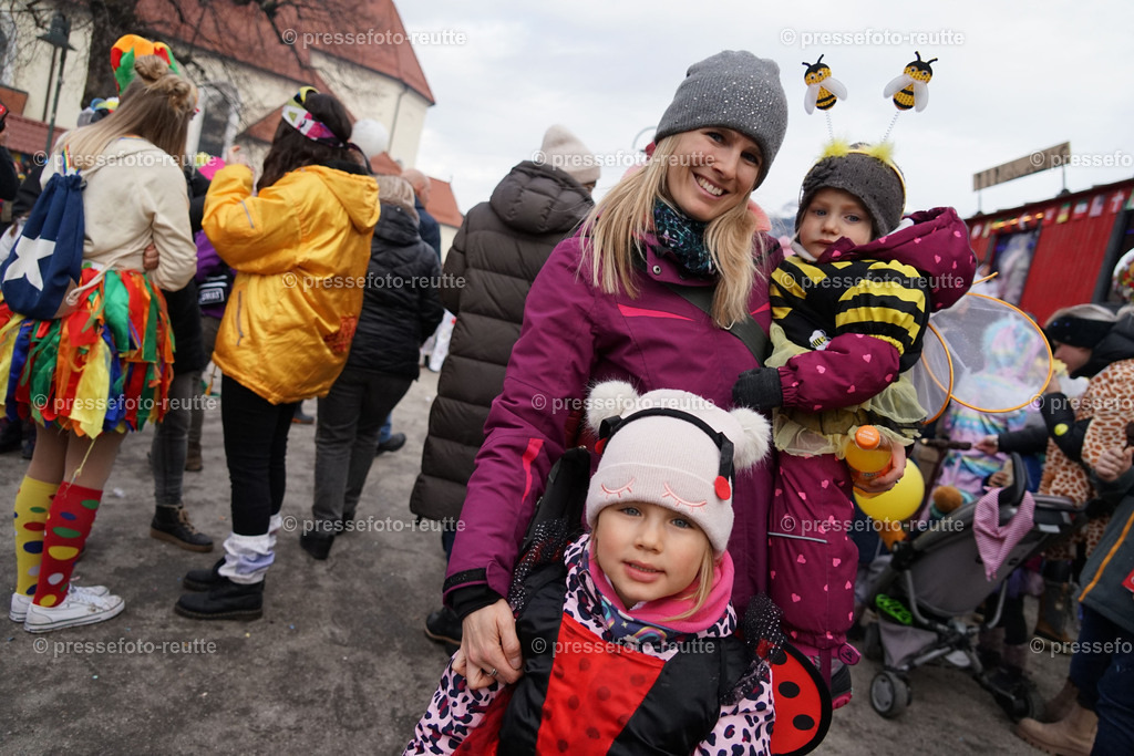 news-2023-Feb11-Fasching-Weissenbach-DSC02167 | Info aus dem Bezirk Reutte/Ausserfern Tirol sowie eine umfangreiche Bilddatenbank über die gesamte Region: Lechtal, Talkessel Reutte, Tannheimertal, Zwischentoren. Lech, Plansee, Zugspitze, Grenztunnel, B179, Fernpassstraße, Verkehr, Lawinen, Tradition, - Realisiert mit Pictrs.com