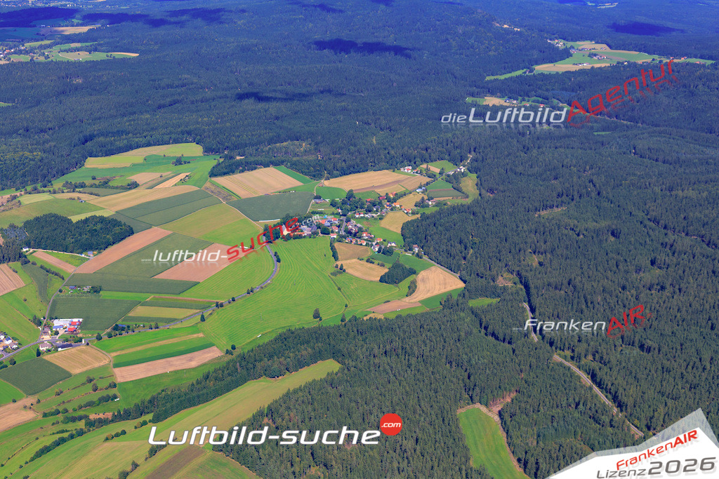 Die Luftaufnahme Schwarzenreuth - Neusorg wurde 2017 mittels Flugzeug (keine Drohne) erstellt. Perfekte Schärfe und Druck- Auflösung- Garantiert!
