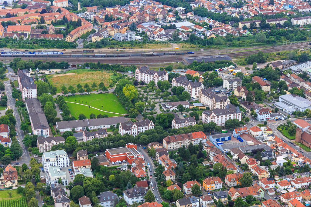 Luftbild: Prinz-Carl-Anlage im Ortsteil Neuhausen in Worms im Bundesland Rheinland-Pfalz in Deutschland. Foto: IMG_091104.jpg vom 04.07.2016 durch Werner Riehm/FLY-FOTO.de
