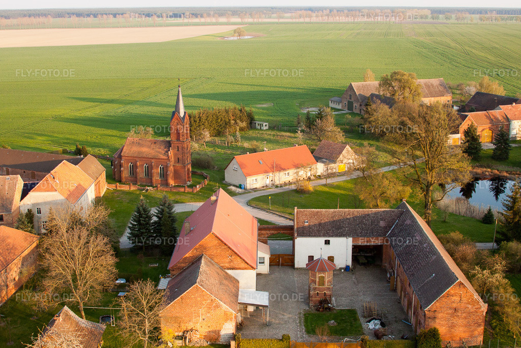 Luftbild: Dorfkirche Fläming im Ortsteil Welsickendorf in Niederer im Bundesland Brandenburg in Deutschland. Foto: IMG_26102.jpg vom 23.04.2010 durch Werner Riehm/FLY-FOTO.de