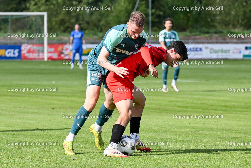PSV Neumünster vs FC KIlia Kiel | Timo Barendt (PSV #22) vs Selim Cetintürk (Kilia #33) / Fußball-Oberliga Männer 2026/2027 / PSV Neumünster vs FC KIlia Kiel / PSV Stadion Platz A / Neumünster / 29.08.26 - Realisiert mit Pictrs.com