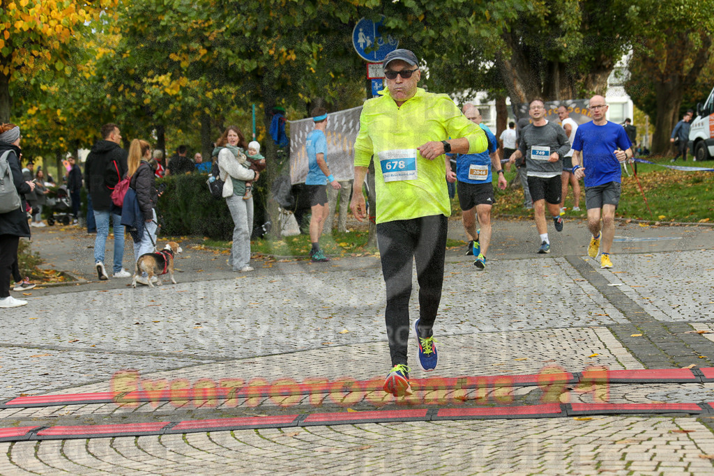 241020_1017_EX1_8525 | Sportfotografie im Rhein-Sieg Kreis, Köln, Bonn, NRW, Rheinland Pfalz, Hessen, etc. Unser Tätigkeitsfeld umfasst den Laufsport vom Volkslauf über den Marathon, Duathlon, Triathon bis zum Ultralauf wie Kölnpfad Ultra oder Schindertrail.