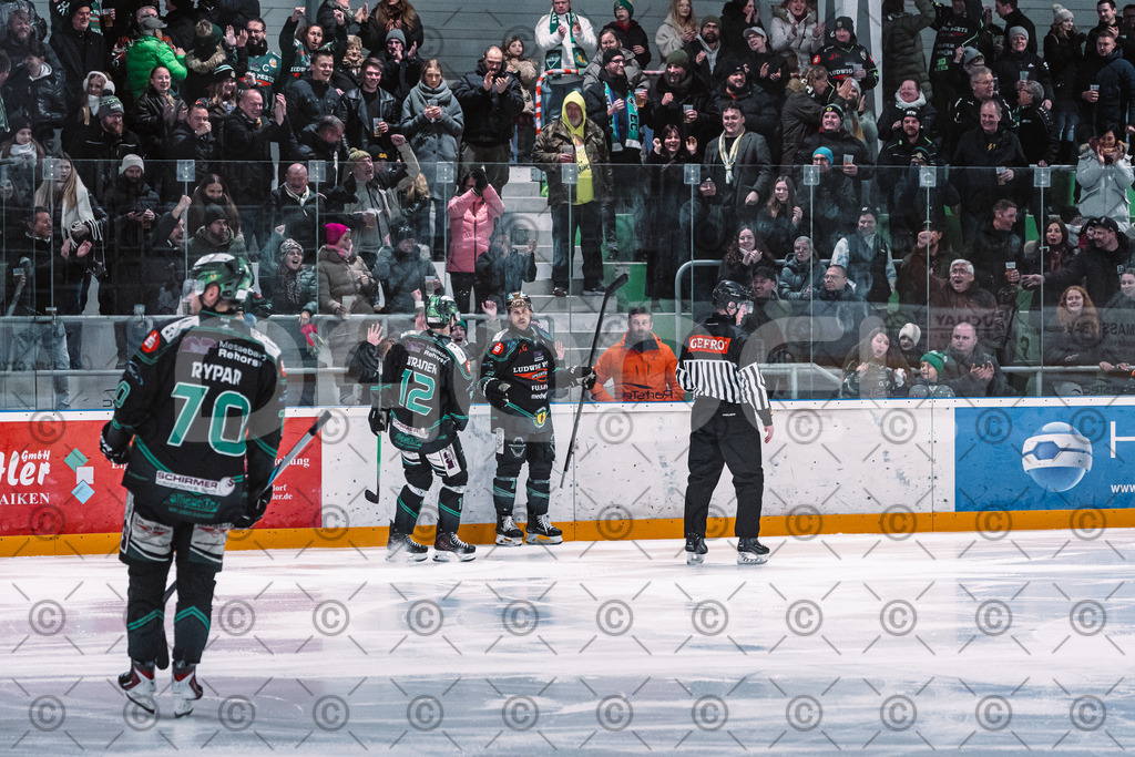 Alligators_vs_Memmingen_05_12_2025-158 | Höchstadt Alligators Fotogalerie: Eishockey-Action aus Franken. Professionelle Spielfotos, Portraits & Stadionbilder zum Download. Jetzt entdecken! - Realisiert mit Pictrs.com