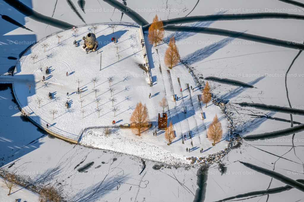 4043851 | Kulturinsel auf dem mit Eis bedeckten Phönixsee, Dortmund