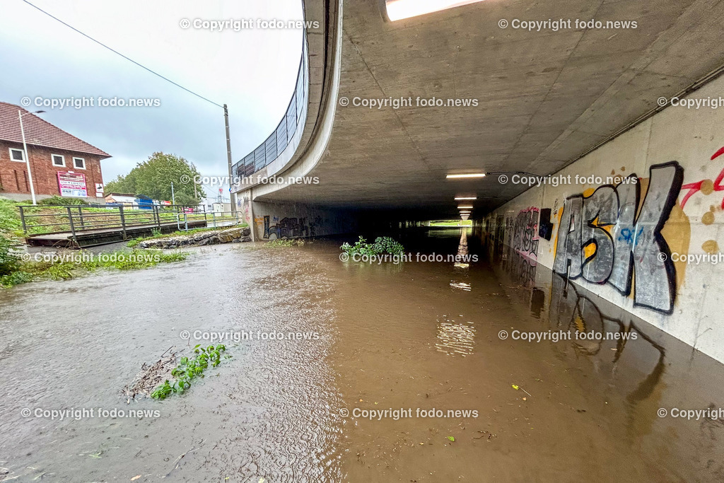 Linz_ Urfahr_ Hochwasser_ 14.09.2024-2 | 14.09.2024, Linz, AUT, Urfahr, Hochwasser, im Bild in Linz Urfahr ist der Diesenleitenbach ueber die Ufer getreten  - die Linzer Strasse ist gesperrt, Regen, Regenfaelle, Starkregen, Tropfen, Wasser