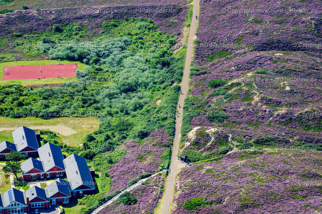 Sylt_Kampen_Radweg_Radfahrer_Kindererholungsheim_Der_Hamburger_Kind_ELS_4136130825 | KAMPEN (SYLT) 13.08.2025 Streckenführung des Rad- Weges an der Lister Straße in Kampen (Sylt) auf der Insel Sylt im Bundesland Schleswig-Holstein, Deutschland. // Route of the cycle path on Lister Strasse in Kampen (Sylt) on the island of Sylt in the federal state of Schleswig-Holstein, Germany. Foto: Martin Elsen