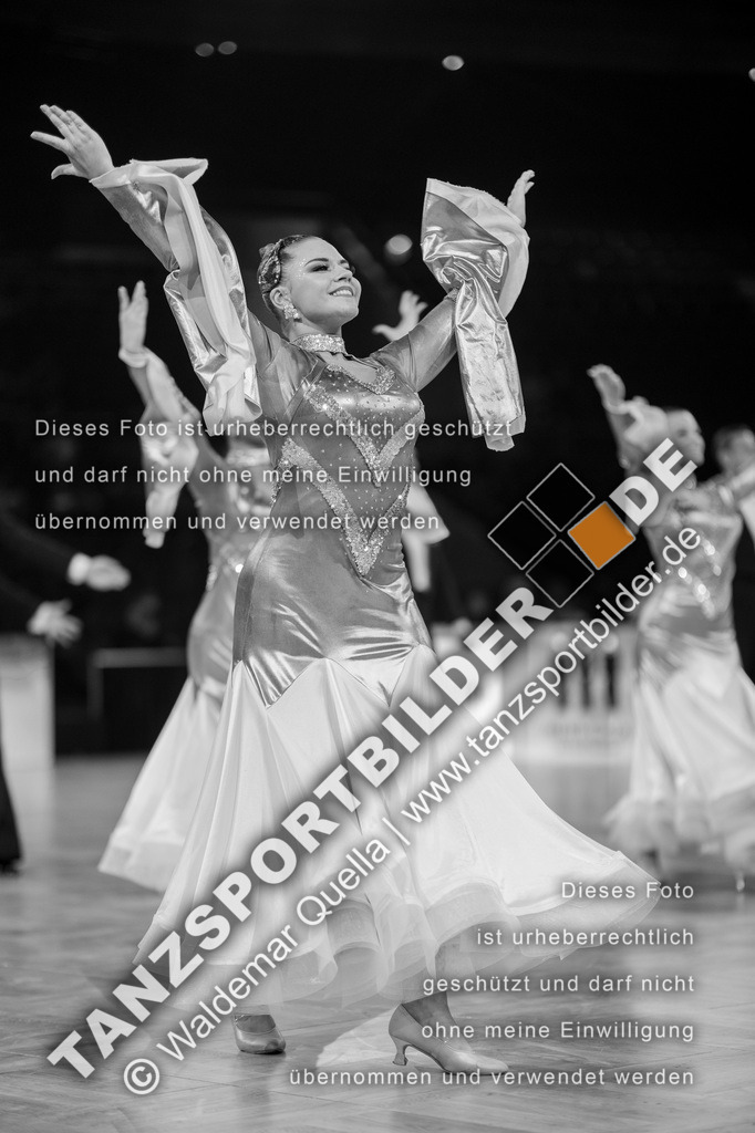 20251206-03274 | Hier finden Sie Tanz Bilder vom Latein und Standard Formationen tanzen. Sportbilder vom Tanzsport. Schöne Fotos und von Weltmeisterschaft, Europameisterschaft, Bundesliga, Regionalliga, Oberliga und Landesliga sowie von GOC Stuttgart, DanceComp, WM Bremen