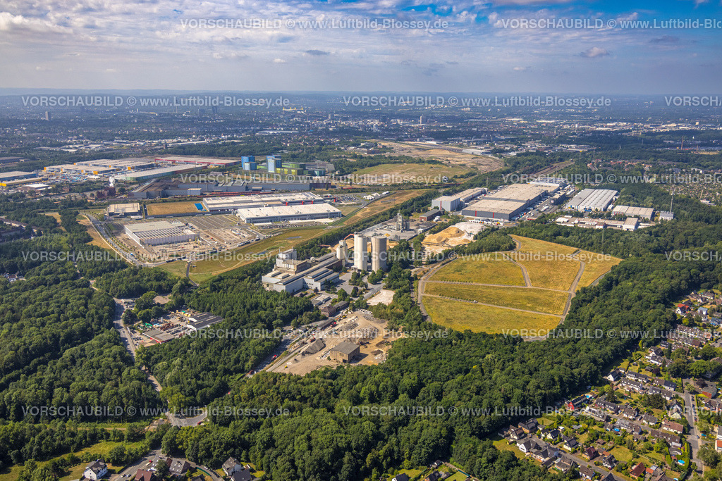 Dortmund220704217 | Luftbild, Gewerbegebiet mit Kaufland Logistik, Feineisenstraße, Holcim HüttenZement, REWE Logistik, thyssenkrupp Steel Europe, Borsigplatz, Dortmund, Ruhrgebiet, Nordrhein-Westfalen, Deutschland