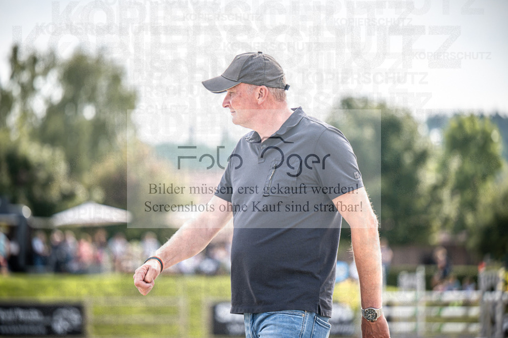 DOS_2121 | Entdecke hochwertige Reitturnierfotos von Foto Oger. Professionell, emotional und authentisch – jetzt Lieblingsmomente im Shop bestellen.Deutschlandweite Turnierfotografie. - Realisiert mit Pictrs.com