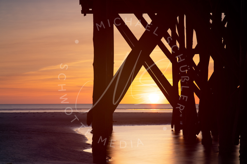 2021-08-24 SPO Strand Sonnenuntergang - 010 | Sonnenuntergang am Strand St. Peter-Ording - Realisiert mit Pictrs.com