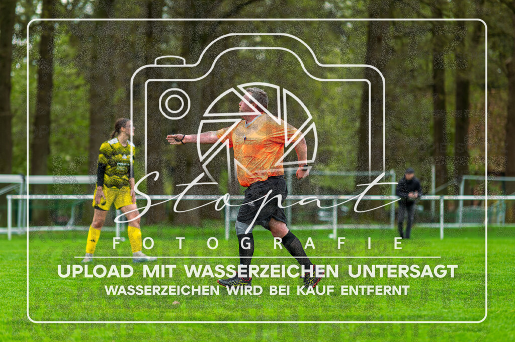 DZC_0592-Verbessert-RR | Adam Labus (Schiedsrichter) beim Damen Kreispokal Halbfinale HK/CE zwischen SG Fulde und SG Wohlde/Sudwinsen im Fulder Zentralstadion, Fulde (Simon Paul Stopat) - Realisiert mit Pictrs.com