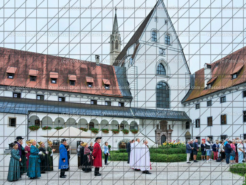 ALP3685_Jeanne de Ferrette_Aufmarsch_Templer Orden | (C)FotoLois.com, Alois Spandl, 700stes Hochzeitsjubiläum - Albrecht II. mit Johanna von Pfirt in Thann (FR) im März 2024. Empfang des Organistionskommitees aus der Region Ferrette (Pfirt)/Thann aus dem Elsass mit Empfang durch die Stadtgemeinde und Bezirkshauptmannschaft Scheibbs im Schloss Scheibbs und anschließender Kranzniederlegung in der Kartausenkirche über der Krypta des Gründerehepaares durch Mitglieder des Templer Ordens im Beisein von Mitgliedern der Goldhaubengruppen, Fr 22. September 2023.