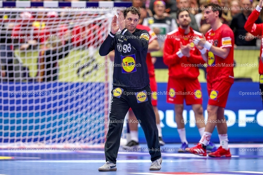 EHF19012601160 | 19.01.2026, Handball, Men's EHF EURO 2026, Österreich - Serbien, Jyske Bank Boxen in Herning, Dänemark, Preliminary Round: Player of the Match ehrung Auszeichnung  Constantin Möstl (Austria #98) 