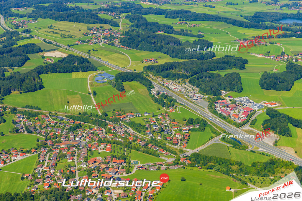 Geschenkidee Bernhaupten bei Bergen -Die Luftbildaufnahme wurde 2025 vom UL-Flugzeug heraus erstellt ( keine Drohne ) - Hochauflösende Luftaufnahme -Nicht vergleichbar mit Google Maps oder Satelittenbilder- Die Geschenkidee !Mit Lizenz und Bildrechte bestellbar