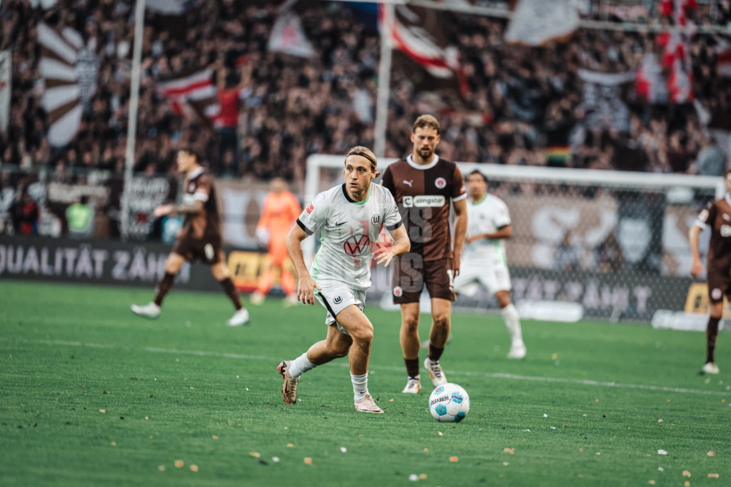 Fußball | Männer | Saison 2024/2025  | Fußball-Bundesliga | 8. Spieltag | FC St. Pauli vs. VfL Wolfsburg | 26.10.2024 | Lovro Majer (#19, VfL Wolfsburg)