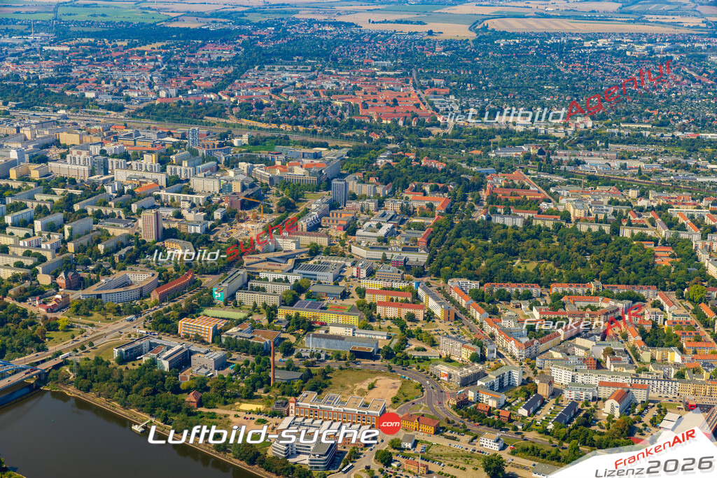 Uni Magdeburg Bild- Das Luftbild wurde 2025 vom UL-Flugzeug heraus erstellt ( keine Drohne bzw. Drohnenaufnahme ) - Hochauflösende Luftaufnahme -Nicht vergleichbar mit Google Maps oder Satelittenbilder- Die Geschenkidee !Mit Lizenz und Bildrechte bestellbar - CC