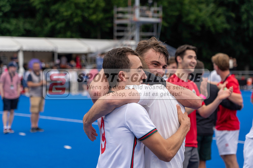Final4_20250601-1516-HK108759 | Krefeld, Deutschland, 01.06.2025:  Feldhockey Final4 2025 – „Deutsche Feldhockey-Meisterschaften 2025“ Crefelder HTC - Rot-Weiss Köln (Finale Herren) im Gerd-Wellen-Hockeyanlage am 01.06.2025 in Krefeld, Deutschland. (Foto von Kramhöller/Fehrmann/Kaste)Krefeld, Germany, 01.06.2025: Feldhockey Final4 2025 – „Deutsche Feldhockey-Meisterschaften 2025“ Harvestehuder HTC - Düsseldorfer HC (Finale Damen) in Gerd-Wellen-Hockeyanlage at 01.06.2025 in Krefeld, Deutschland. (Foto from Kramhöller/Fehrmann/Kaste)