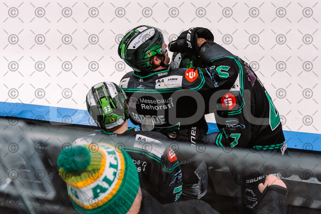 Alligators_vs_Fuessen_21.11.2025-089 | Höchstadt Alligators Fotogalerie: Eishockey-Action aus Franken. Professionelle Spielfotos, Portraits & Stadionbilder zum Download. Jetzt entdecken! - Realisiert mit Pictrs.com
