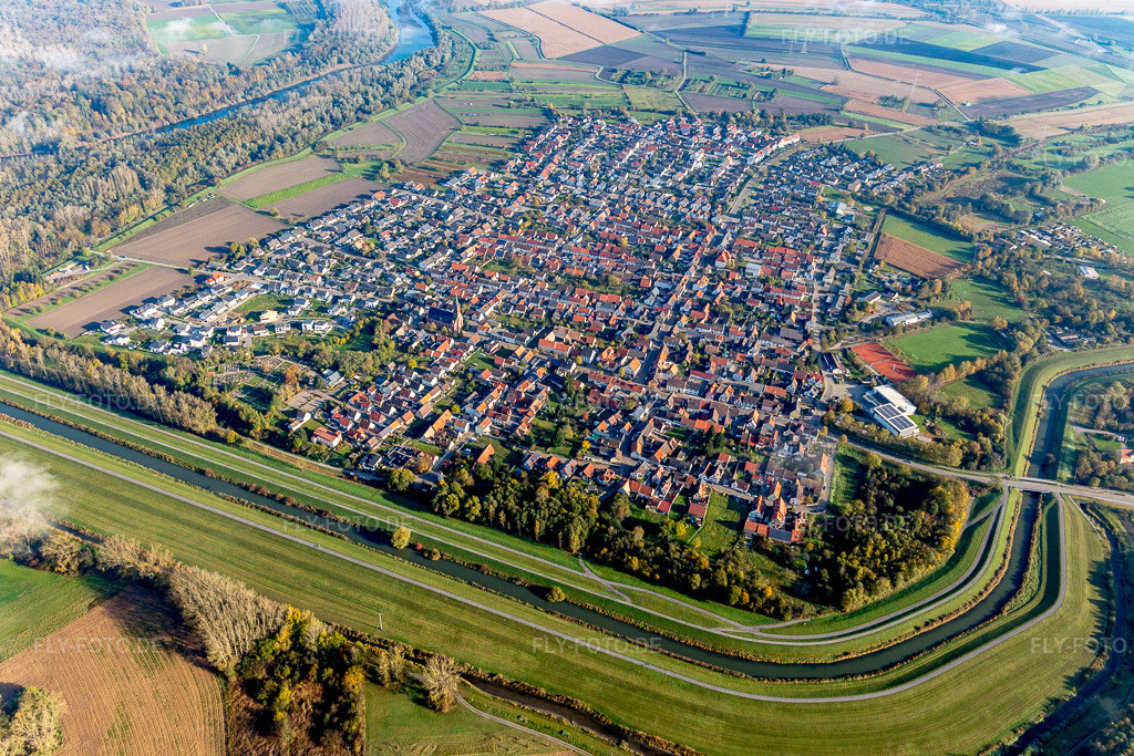 Luftbild: Dorf - Ansicht im Ortsteil Rußheim in Dettenheim im Bundesland Baden-Württemberg in Deutschland. Foto: IMG_104112.jpg vom 31.10.2017 durch Werner Riehm/FLY-FOTO.de