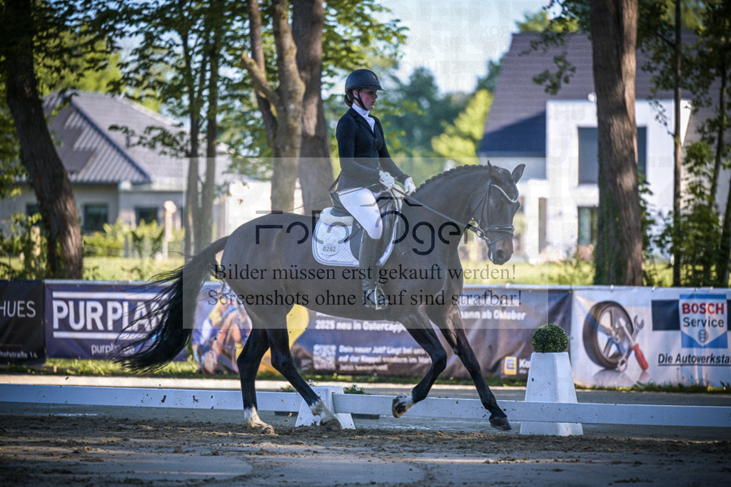 DOS_3997 | Entdecke hochwertige Reitturnierfotos von Foto Oger. Professionell, emotional und authentisch – jetzt Lieblingsmomente im Shop bestellen.Deutschlandweite Turnierfotografie. - Realisiert mit Pictrs.com