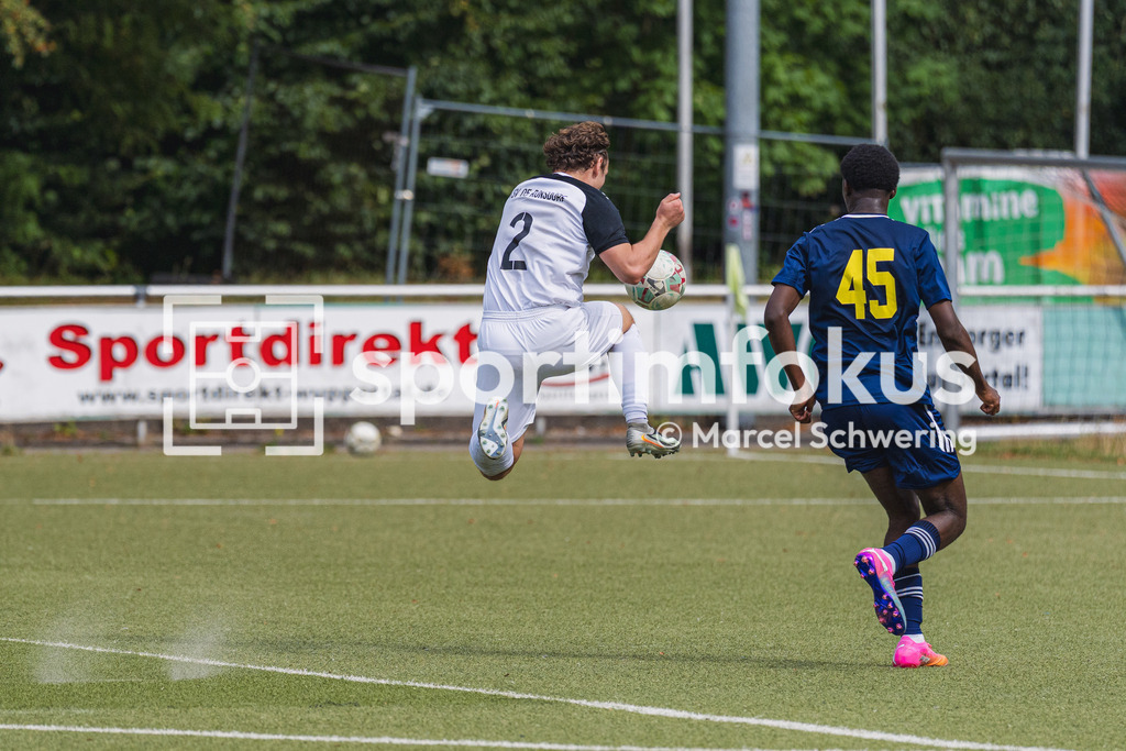 Wuppertaler Tennis-Stadtmeisterschaften | Felix Anton Suhre (TSV 05 Ronsdorf) am Ball. TSV 05 Ronsdorf gegen SC 1920 Oberhausen, Niederrheinpokal, 1. Runde, Kunstrasenplatz Sportplatz Parkstraße, Wuppertal, 09.08.2026. - Realisiert mit Pictrs.com