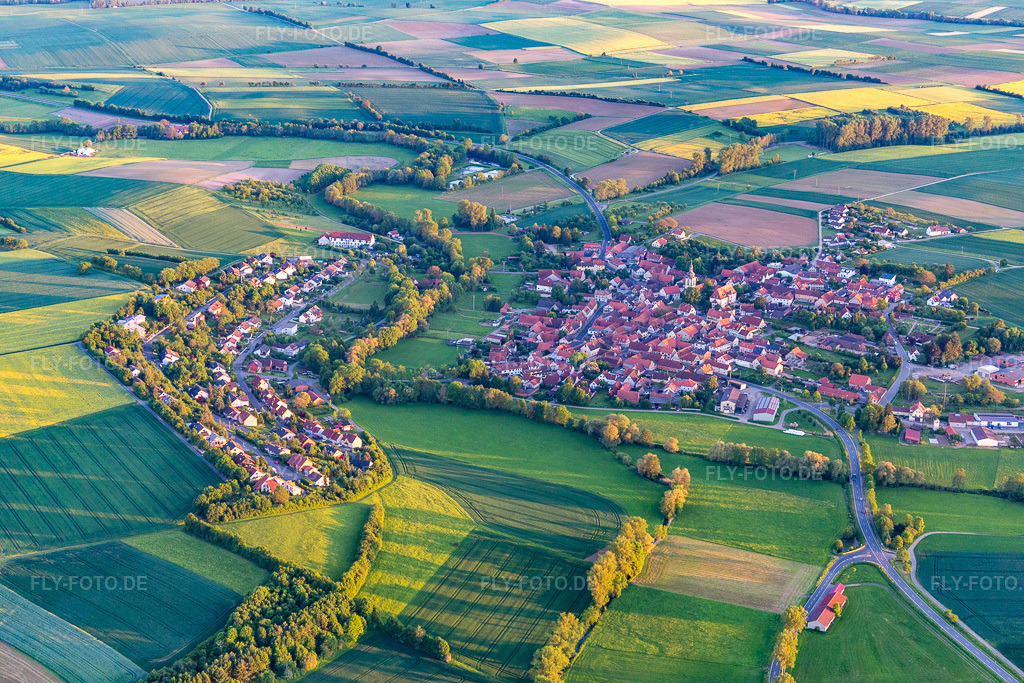 Luftbild: Ortsansicht von Norden im Ortsteil Rügheim in Hofheim im Bundesland Bayern in Deutschland. Foto: IMG_100197.jpg vom 26.05.2017 durch Werner Riehm/FLY-FOTO.de