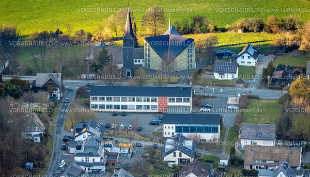 Meschede230205941 | Luftbild, Grundschule Wehrstapel, kath. Kirche Heilige Familie, Wehrstapel, Meschede, Sauerland, Nordrhein-Westfalen, Deutschland