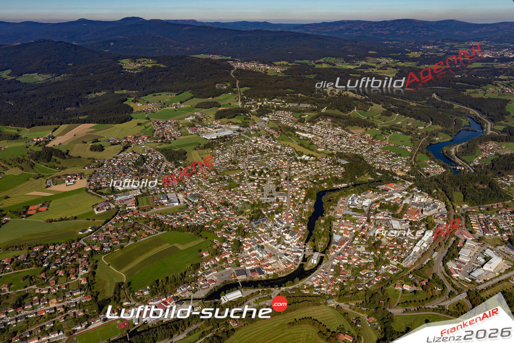 Das Luftbild der Stadt Regen wurde 2021 vom Flugzeug heraus erstellt (keine Drohne) Aufnahmehöhe ca.450 Meter- hohe Bildauflösung und Druck-Qualität garantiert!