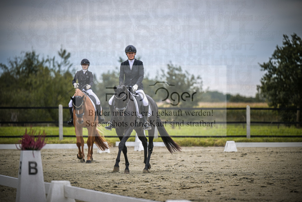 DOS_1227 | Entdecke hochwertige Reitturnierfotos von Foto Oger. Professionell, emotional und authentisch – jetzt Lieblingsmomente im Shop bestellen.Deutschlandweite Turnierfotografie. - Realisiert mit Pictrs.com