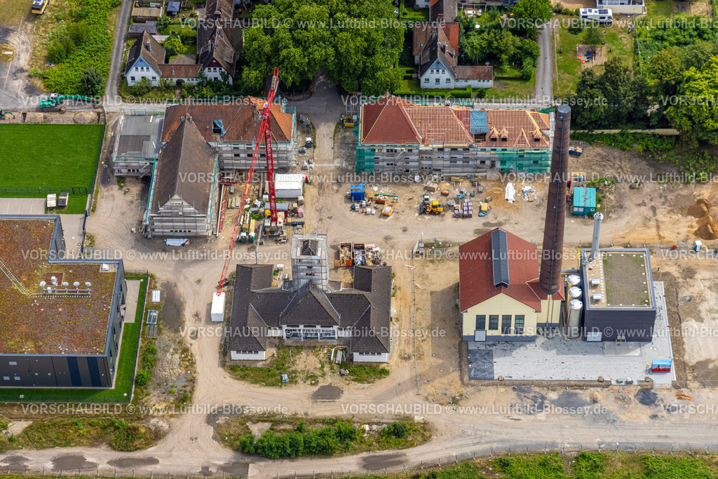 Duisburg240703681-Sued | Luftbild, Duisburg-Süd, geplantes Duisburger Wohnquartier am ehemaligen Rangierbahnhof Wedau, Werkstätten ehemaliges Ausbesserungswerk mit Schornstein, Wedau, Duisburg, Ruhrgebiet, Nordrhein-Westfalen, Deutschland