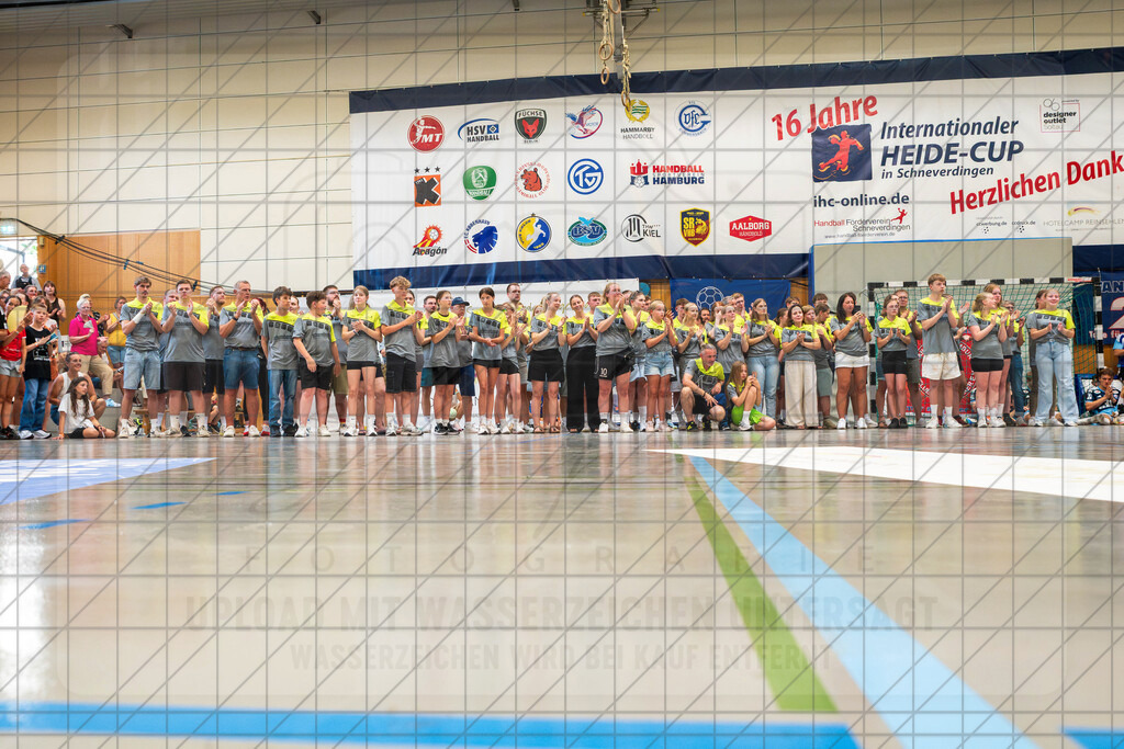 IHC 2026 - TSV Hannover-Burgdorf vs. HC Hamburg | Helfer des TV Jahn; IHC 2026 - TSV Hannover-Burgdorf vs. HC Hamburg am 09.08.26 in Sporthalle KGS, Schneverdingen - Realisiert mit Pictrs.com